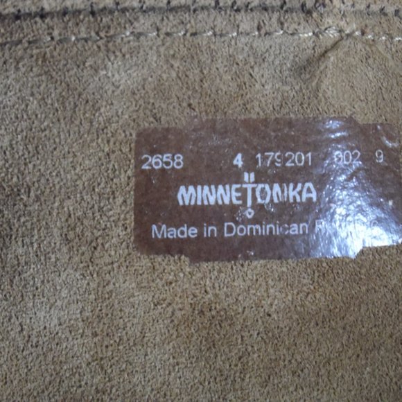 Three Layered Tiers of Fringe Minnetonka Boots - Size 4 - Picture 6 of 7